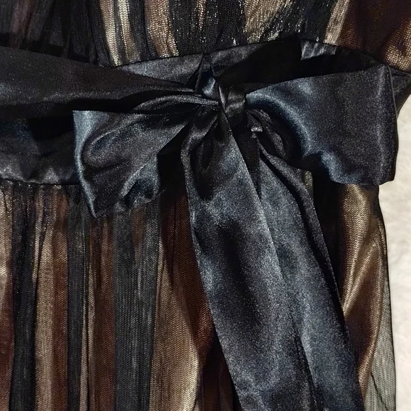 Women's Lil Black Dress - Picture 4 of 7